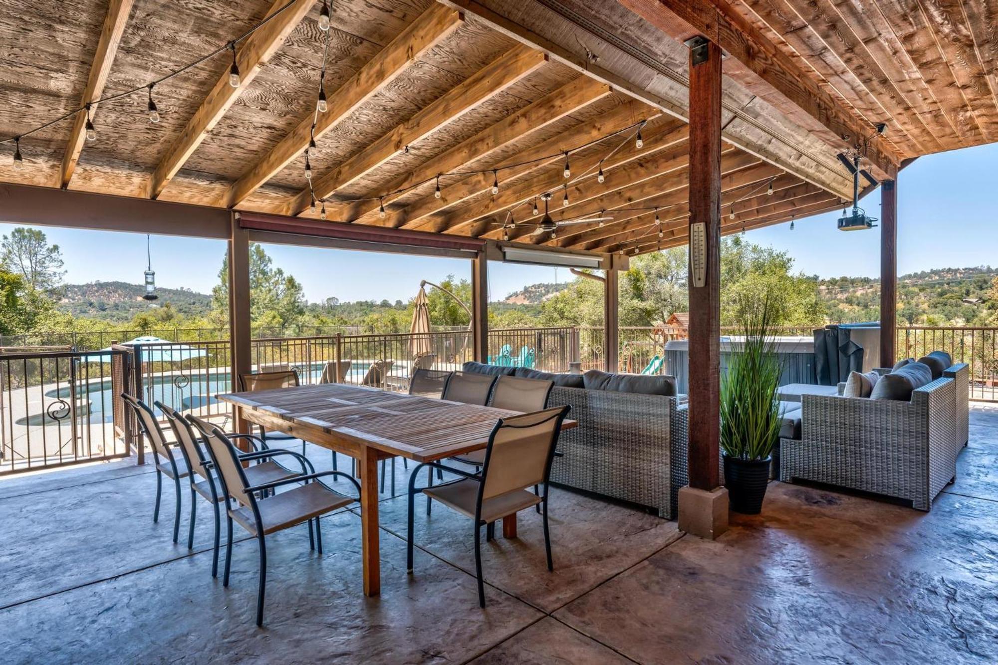 Holiday home Mountain Elegance W/ Pool, Spa, Projector Coarsegold