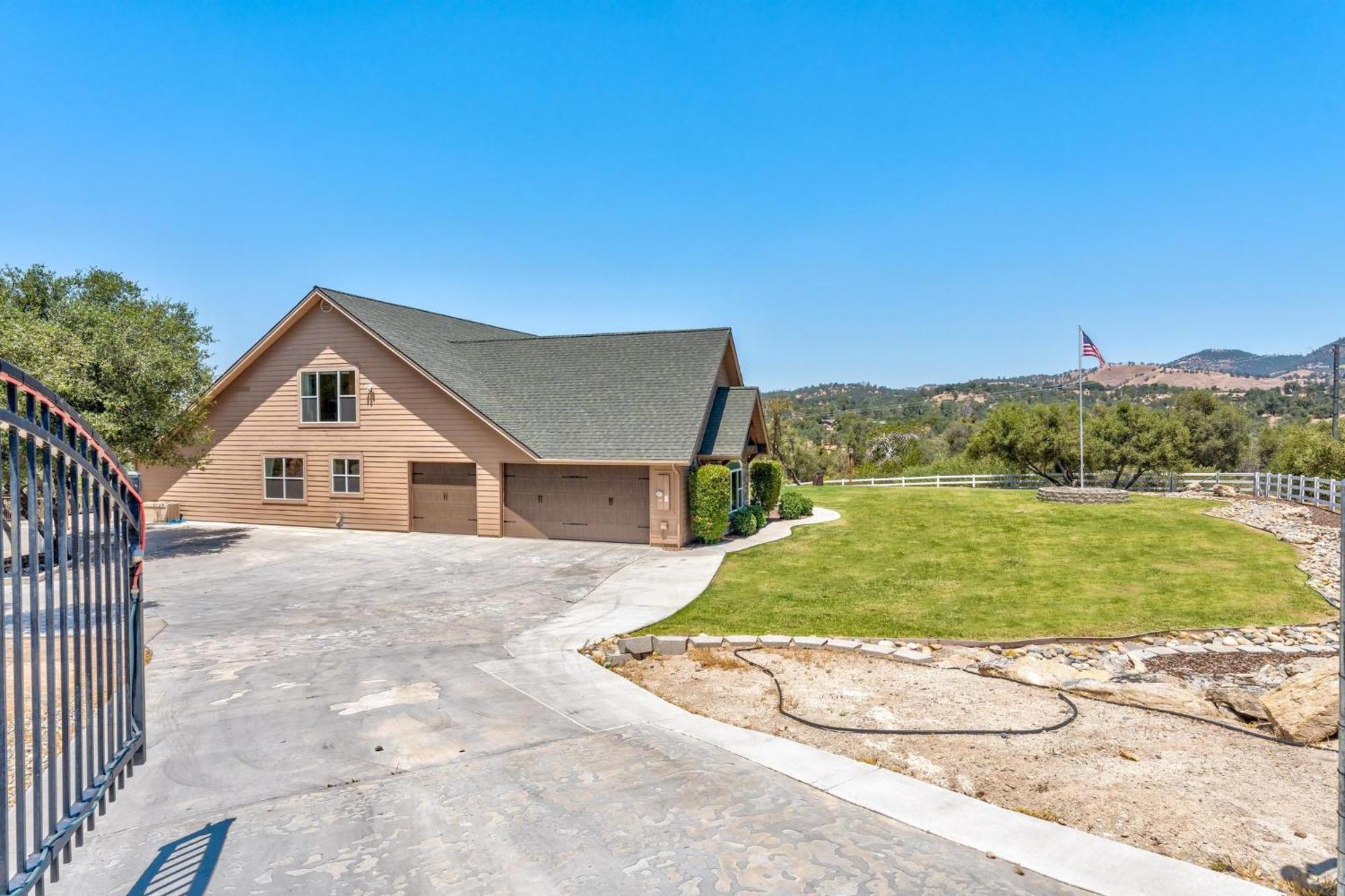 Holiday home Mountain Elegance W/ Pool, Spa, Projector
