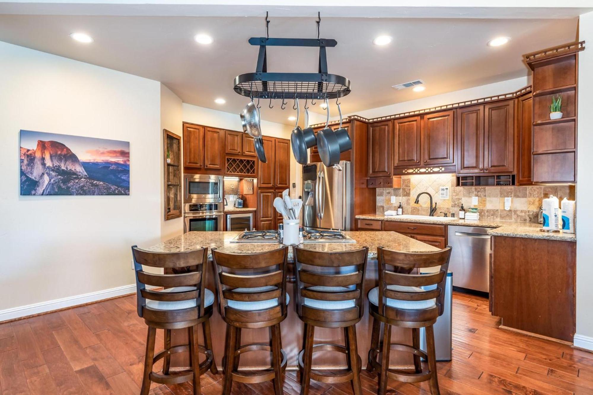 Mountain Elegance W/ Pool, Spa, Projector Holiday home *