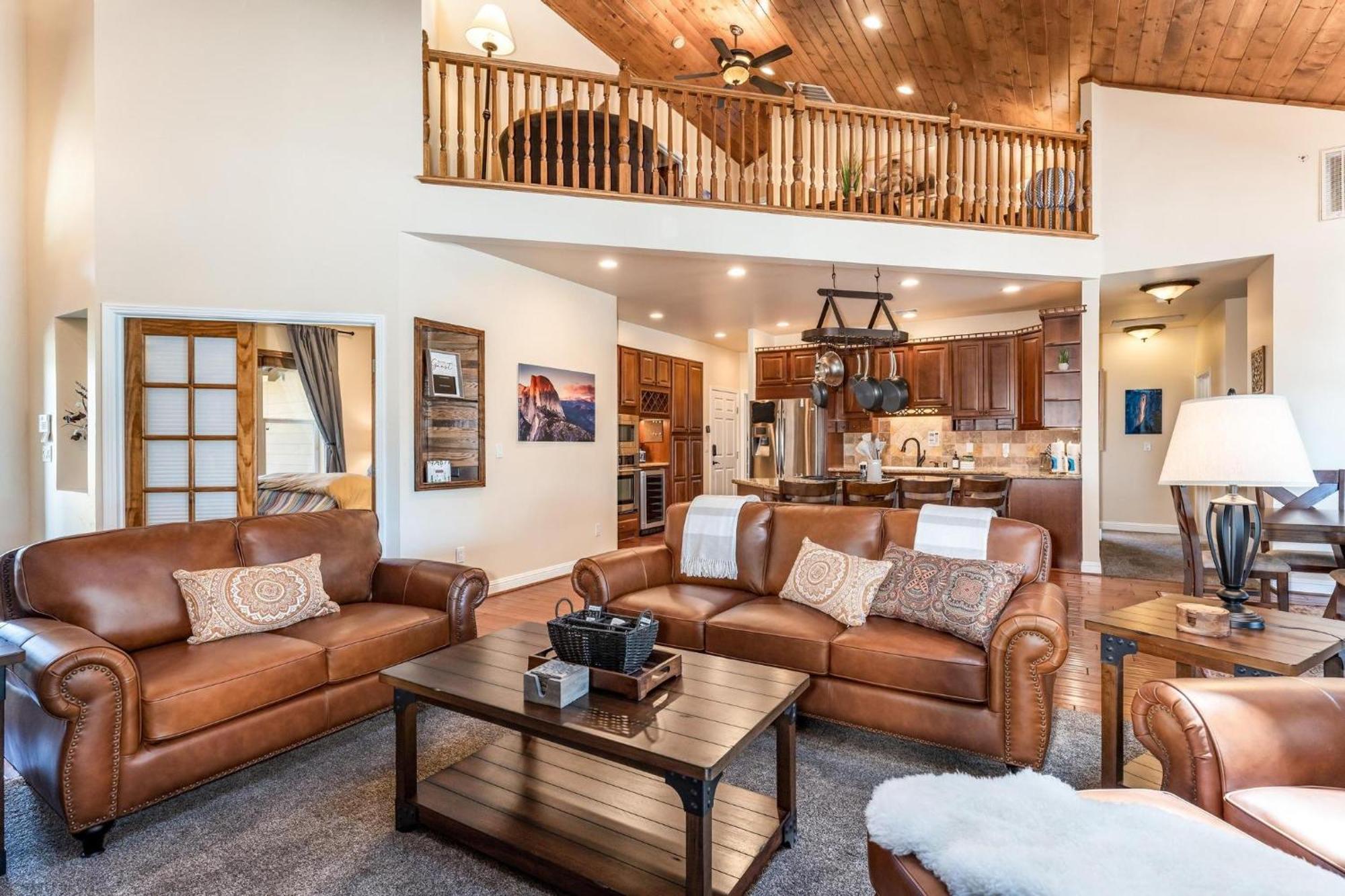Mountain Elegance W/ Pool, Spa, Projector Holiday home *